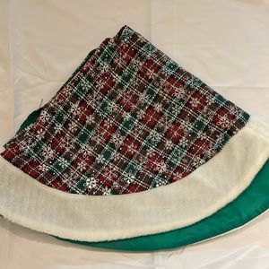 Christmas Red, Green, and White Snowflake Tree Skirt with Faux Fur Edge- 15 inch